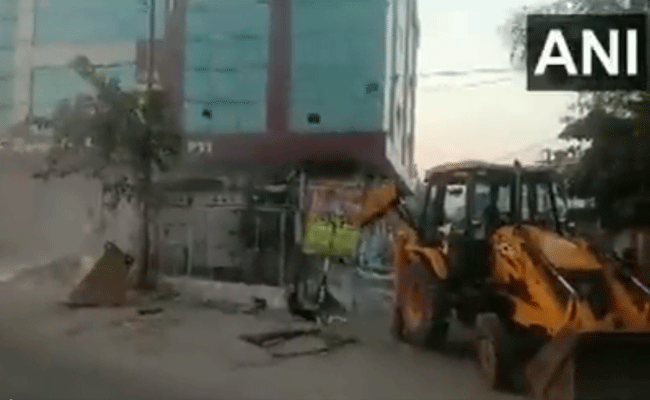 ಪ್ರಶ್ನೆ ಪತ್ರಿಕೆ ಸೋರಿಕೆ ಪ್ರಕರಣದ ಆರೋಪಿಗಳ ಕಟ್ಟಡ ನೆಲಸಮಗೊಳಿಸಿದ ಅಧಿಕಾರಿಗಳು