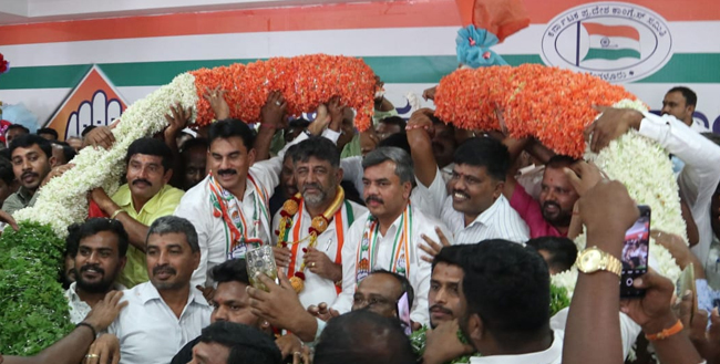 ಕನಕಪುರ-ಮಂಡ್ಯ ಕ್ಷೇತ್ರದ ಜೆಡಿಎಸ್ ನಾಯಕರು ಕಾಂಗ್ರೆಸ್ ಸೇರ್ಪಡೆ