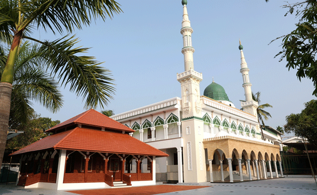 ಕುಂಬಳೆ: ನವೀಕೃತ ಕುಂಬೋಳ್ ತಂಙಳ್ ಮಸೀದಿ ಮತ್ತು ದರ್ಗಾ ಕಟ್ಟಡ ಉದ್ಘಾಟನೆ