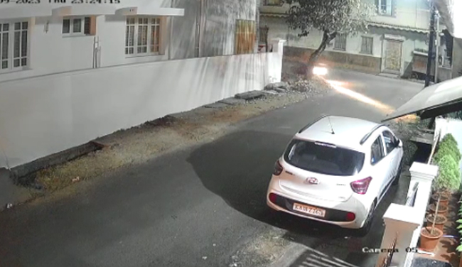 ಚಿಕ್ಕಮಗಳೂರು | ಮರಕ್ಕೆ ಬೈಕ್ ಢಿಕ್ಕಿ: ಸವಾರ ಸ್ಥಳದಲ್ಲೇ ಮೃತ್ಯು, ಸಹ ಸವಾರ ಗಂಭೀರ