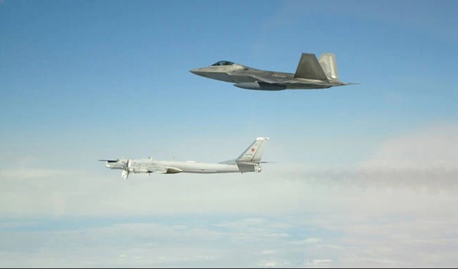 40 ಸಾವಿರ ಅಡಿ ಎತ್ತರದಲ್ಲಿ ಹಾರುತ್ತಿದ್ದ ಸಾಧನವನ್ನು ಹೊಡೆದುರುಳಿಸಿದ ಅಮೆರಿಕ 40 ಸಾವಿರ ಅಡಿ ಎತ್ತರದಲ್ಲಿ ಹಾರುತ್ತಿದ್ದ ಸಾಧನವನ್ನು ಹೊಡೆದುರುಳಿಸಿದ ಅಮೆರಿಕ