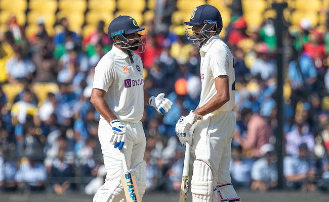 ಮೊದಲ ಟೆಸ್ಟ್: ಭಾರತ 400 ರನ್ ಗೆ ಆಲೌಟ್, ಇನಿಂಗ್ಸ್ ಮುನ್ನಡೆ