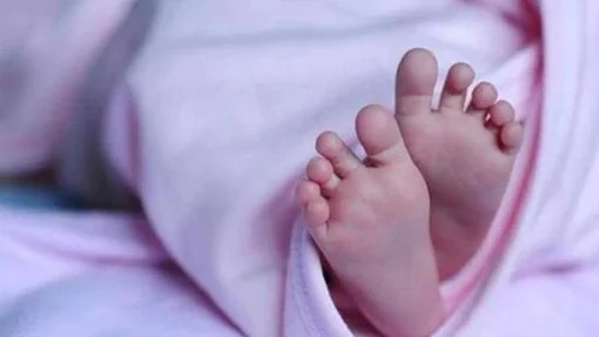 ಕೆಮ್ಮಿಗೆ ಚಿಕಿತ್ಸೆಯೆಂದು ಶಿಶುವಿಗೆ ಕಾದ ಕಬ್ಬಿಣದಿಂದ ಬರೆ ಎಳೆದ ನಕಲಿ ವೈದ್ಯ!