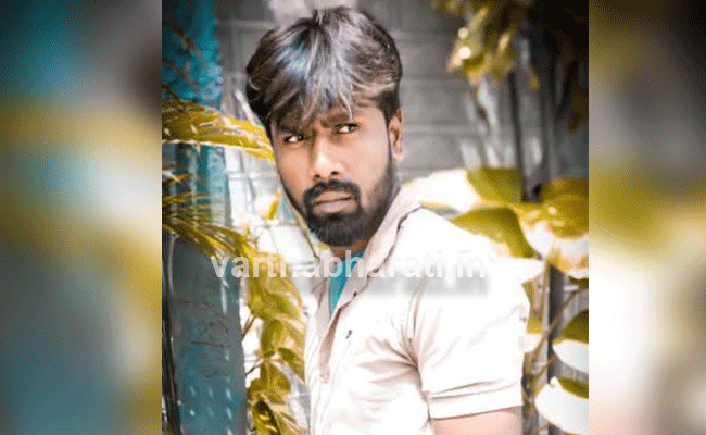 ದಾವಣಗೆರೆ: ಚೂರಿ ಇರಿದು ಯುವಕನ ಕೊಲೆ ದಾವಣಗೆರೆ: ಚೂರಿ ಇರಿದು ಯುವಕನ ಕೊಲೆ