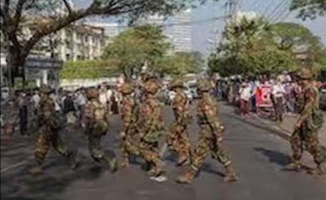 ಮ್ಯಾನ್ಮಾರ್: `ನಿಷ್ಟಾವಂತ ನಾಗರಿಕರು ಶಸ್ತ್ರಾಸ್ತ್ರ ಹೊಂದಲು ಅವಕಾಶ ಮ್ಯಾನ್ಮಾರ್: `ನಿಷ್ಟಾವಂತ ನಾಗರಿಕರು ಶಸ್ತ್ರಾಸ್ತ್ರ ಹೊಂದಲು ಅವಕಾಶ