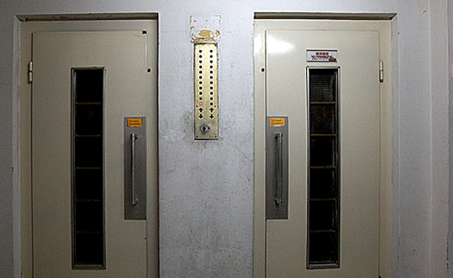 ಲಿಫ್ಟ್‌ನಲ್ಲಿ ಸಿಲುಕಿ 15 ವರ್ಷದ ಬಾಲಕ ಮೃತ್ಯು