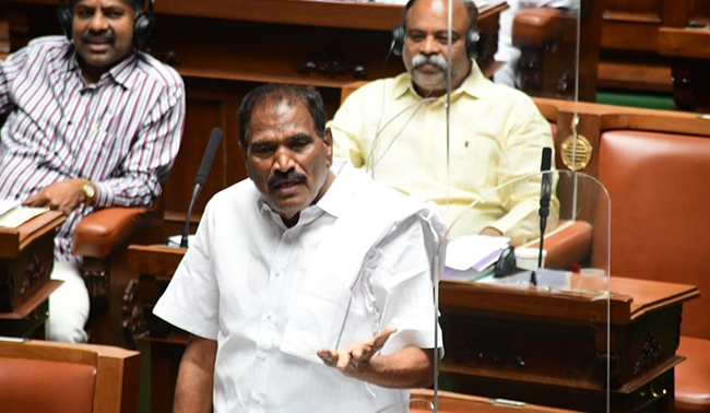 ನಾನು ಜೆಡಿಎಸ್ನಲ್ಲೇ ಇದ್ದೇನೆ, ‘ಚಕ್ರವ್ಯೂಹ’ದಲ್ಲಿ ಸಿಲುಕುವ ಪ್ರಶ್ನೆಯೇ ಇಲ್ಲ: ಶಾಸಕ ಶಿವಲಿಂಗೇಗೌಡ ನಾನು ಜೆಡಿಎಸ್ನಲ್ಲೇ ಇದ್ದೇನೆ, ‘ಚಕ್ರವ್ಯೂಹ’ದಲ್ಲಿ ಸಿಲುಕುವ ಪ್ರಶ್ನೆಯೇ ಇಲ್ಲ: ಶಾಸಕ ಶಿವಲಿಂಗೇಗೌಡ