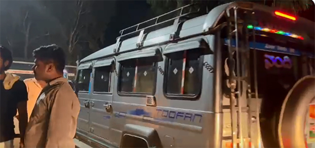 ಬಾದಾಮಿಯಿಂದಲೇ ಸ್ಪರ್ಧಿಸಿ: ಸಿದ್ದರಾಮಯ್ಯಗೆ ಮನವಿ ಮಾಡಲು ಬೆಂಗಳೂರಿಗೆ ಬಂದ ಅಭಿಮಾನಿಗಳು