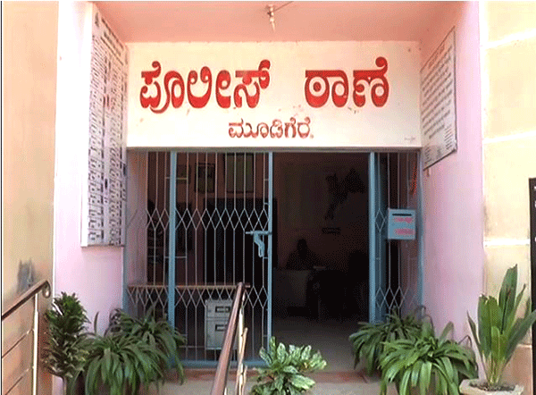 ಅಮಾಯಕನಿಗೆ ಥಳಿಸಿದ ಆರೋಪ: ಮೂಡಿಗೆರೆ ಠಾಣೆಯ ಇಬ್ಬರು ಪೊಲೀಸ್ ಸಿಬ್ಬಂದಿಯ ಅಮಾನತು
