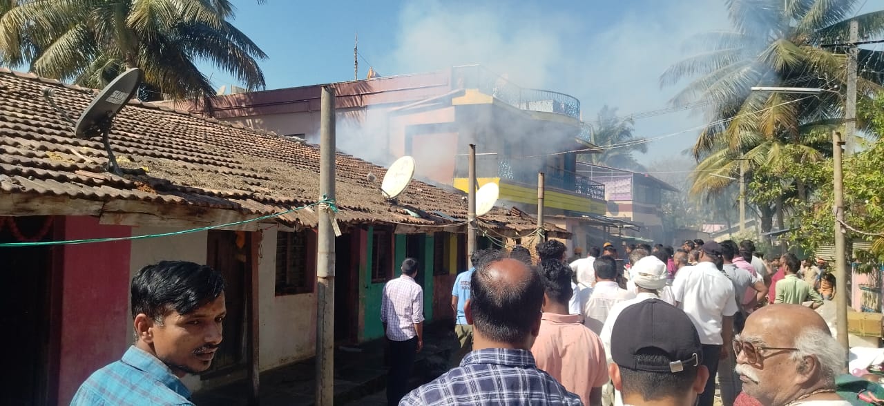 ಮುಂಡಗೋಡ:  ಮನೆಗೆ ಆಕಸ್ಮಿಕ ಬೆಂಕಿ
