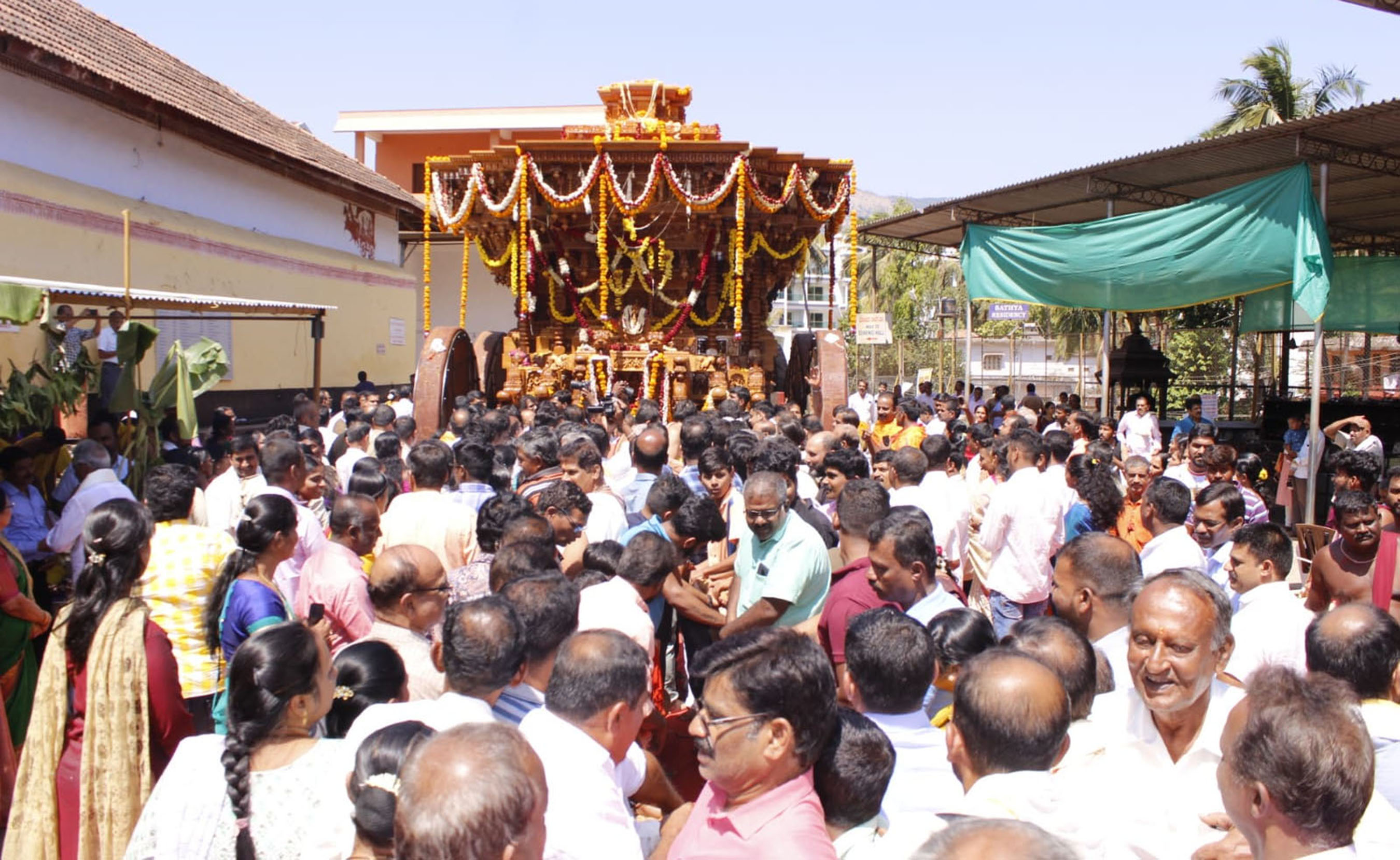 ಕೊಲ್ಲೂರು ಮೂಕಾಂಬಿಕಾ ದೇವಸ್ಥಾನಕ್ಕೆ ನೂತನ ಬ್ರಹ್ಮರಥ ಸಮರ್ಪಣೆ