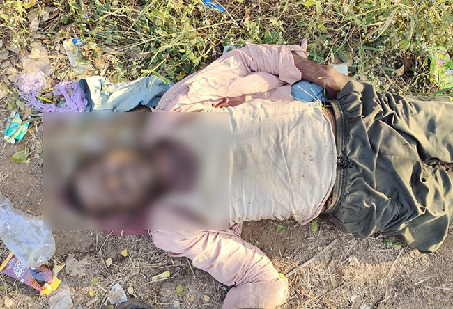 ಮಲ್ಪೆ: ಗೂಡ್ಸ್ ವಾಹನದಲ್ಲಿ ವ್ಯಕ್ತಿಯ ಮೃತದೇಹ ತಂದು ರಸ್ತೆ ಬದಿಯ ಕಸದ ಕೊಂಪೆಗೆ ಎಸೆದು ಪರಾರಿ