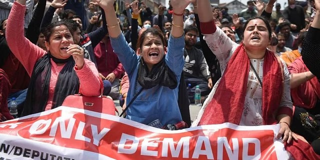 ನಮಗೆ ನಮ್ಮ ಸಂಬಳ ನೀಡಿ, ಕಾಶ್ಮೀರಕ್ಕೆ ಮರಳಲು ಒತ್ತಾಯಿಸಬೇಡಿ: ಸರಕಾರಕ್ಕೆ ಪಂಡಿತ ನೌಕರರ ಆಗ್ರಹ