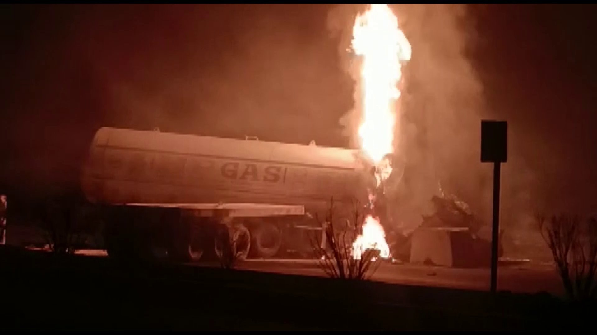 ಅಜ್ಮೀರ್‌: ಎಲ್‌ಪಿಜಿ ಸಿಲಿಂಡರ್‌ಗಳನ್ನು ಸಾಗಿಸುತ್ತಿದ್ದ ಟ್ಯಾಂಕರ್-ಟ್ರಕ್  ನಡುವೆ ಢಿಕ್ಕಿ; ನಾಲ್ವರು ಮೃತ್ಯು