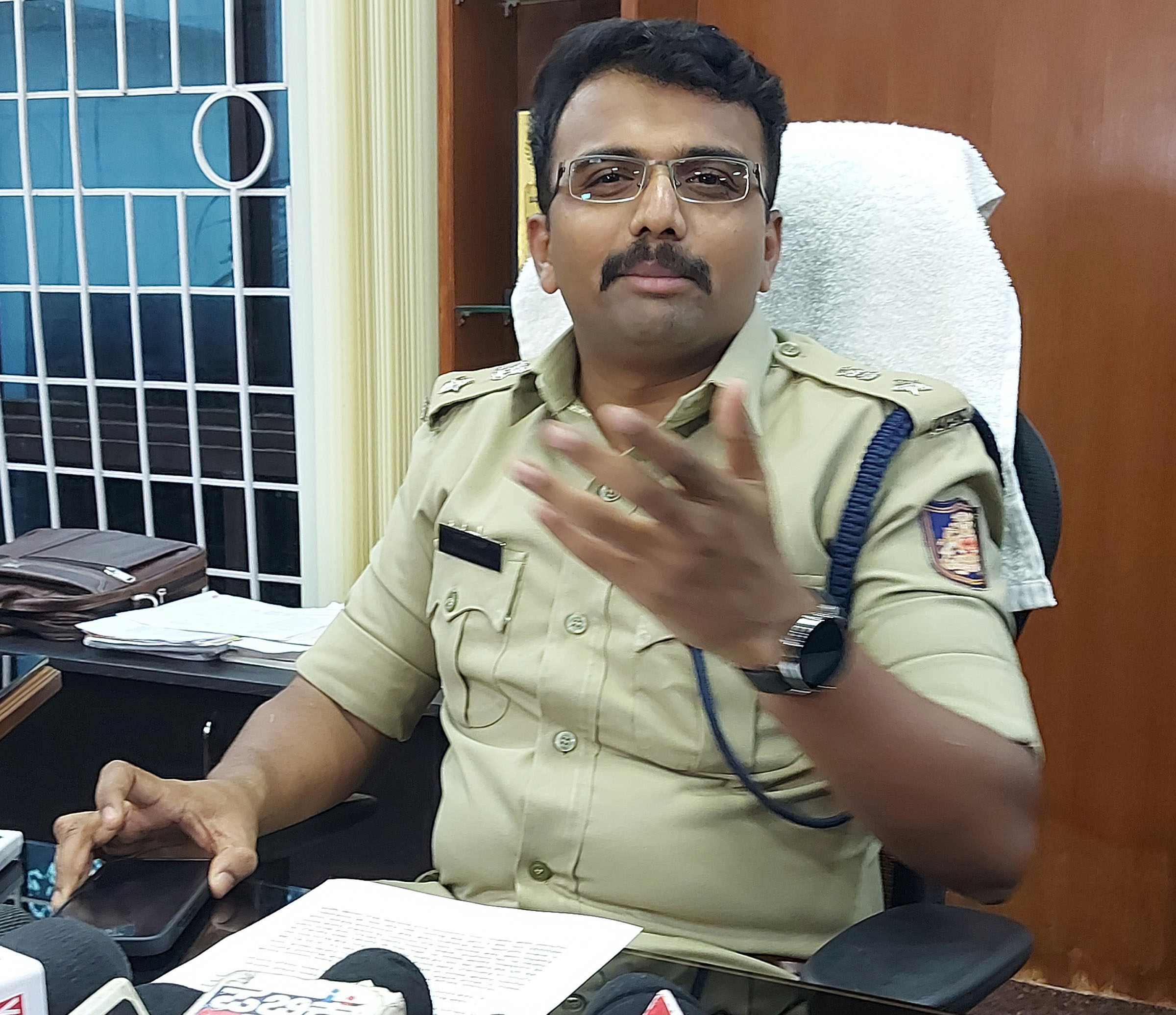 ಕೆಮ್ಮಣ್ಣುವಿನಲ್ಲಿ ಮೃತದೇಹ ಎಸೆದ ಪ್ರಕರಣ: ಕೊಲೆ ಎಂಬುದು ಮೇಲ್ನೋಟಕ್ಕೆ ಕಂಡುಬಂದಿಲ್ಲ - ಎಸ್ಪಿ ಅಕ್ಷಯ್ ಸ್ಪಷ್ಟನೆ