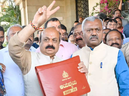 ​ನಾರಾಯಣಗುರು ಅಭಿವೃದ್ಧಿ ನಿಗಮ ಮಾಡದೆ ಬಜೆಟ್‌ನಲ್ಲಿ ಬಿಲ್ಲವರಿಗೆ ಮೋಸ : ಪದ್ಮರಾಜ್ ಆರೋಪ