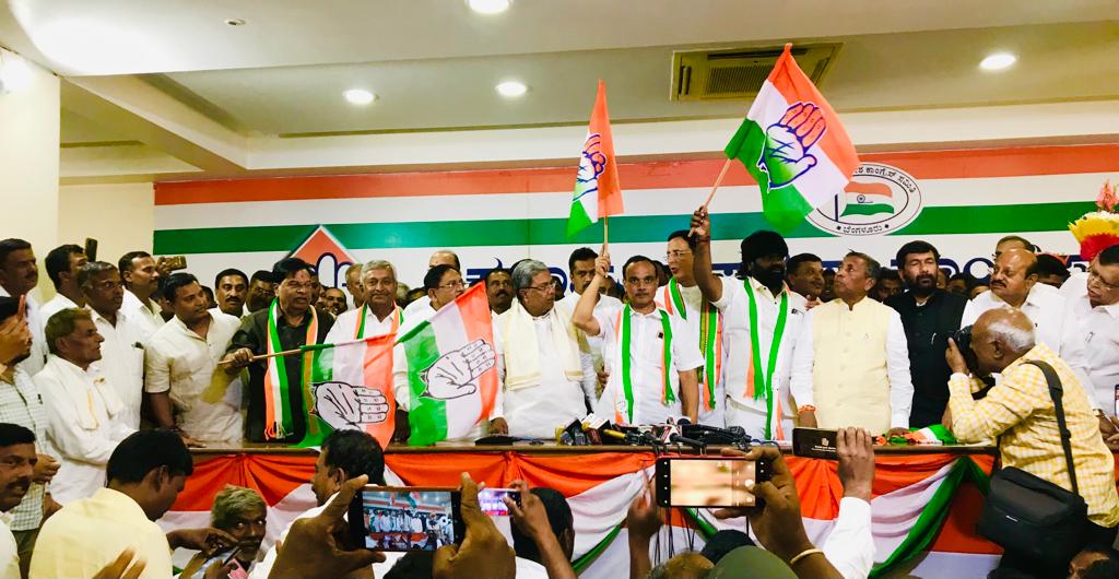 ಕಾಂಗ್ರೆಸ್ ಸೇರಿದ ಬಿಜೆಪಿ, ಜೆಡಿಎಸ್ ಮಾಜಿ ಶಾಸಕರು