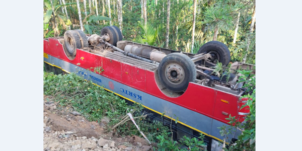 ಮಡಿಕೇರಿ| ಕಂದಕಕ್ಕೆ ಉರುಳಿದ ಬಸ್: 40 ಮಂದಿಗೆ ಗಾಯ