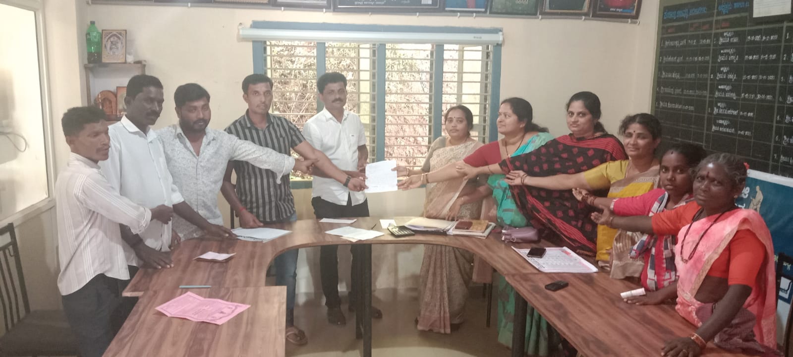 ಕೊಪ್ಪ  | ರಸ್ತೆ ಅಗಲೀಕರಣಕ್ಕೆ ಸ್ಪಂದಿಸದ ಅಧಿಕಾರಿಗಳು: ಅಧ್ಯಕ್ಷರು ಸೇರಿ ಒಂದೇ ಗ್ರಾ.ಪಂ 10 ಜನ ಸದಸ್ಯರು ರಾಜೀನಾಮೆ