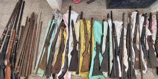 ಚಿಕ್ಕಮಗಳೂರು | ವಿವಿಧ ಅಂಗಡಿಗಳ ಮೇಲೆ ದಾಳಿ: ಪರವಾನಿಗೆ ರಹಿತ ಬಂದೂಕುಗಳ ದುರಸ್ತಿ ಮಾಡುತ್ತಿದ್ದ ಮೂವರು ವಶಕ್ಕೆ