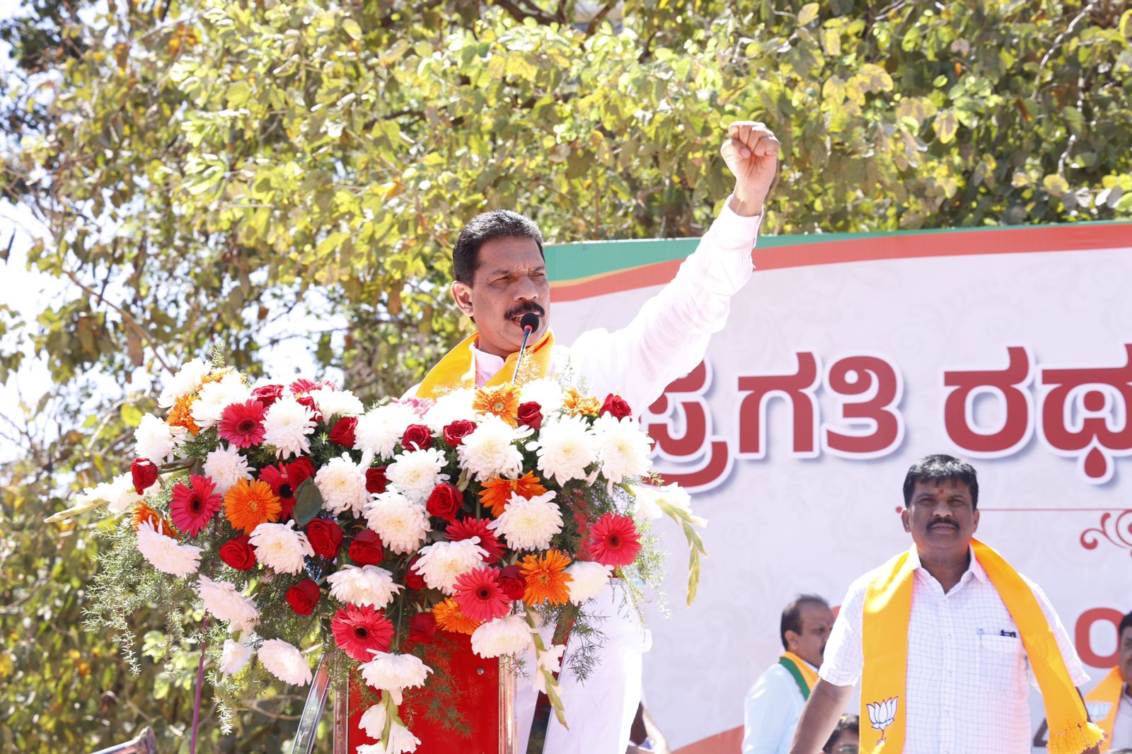 ಅಪ್ಪ, ಮಕ್ಕಳ ಪಕ್ಷವನ್ನು ಸೋಲಿಸಲು ಸಂಕಲ್ಪ ಮಾಡೋಣ: ನಳಿನ್‍ಕುಮಾರ್ ಕಟೀಲ್ ಕರೆ