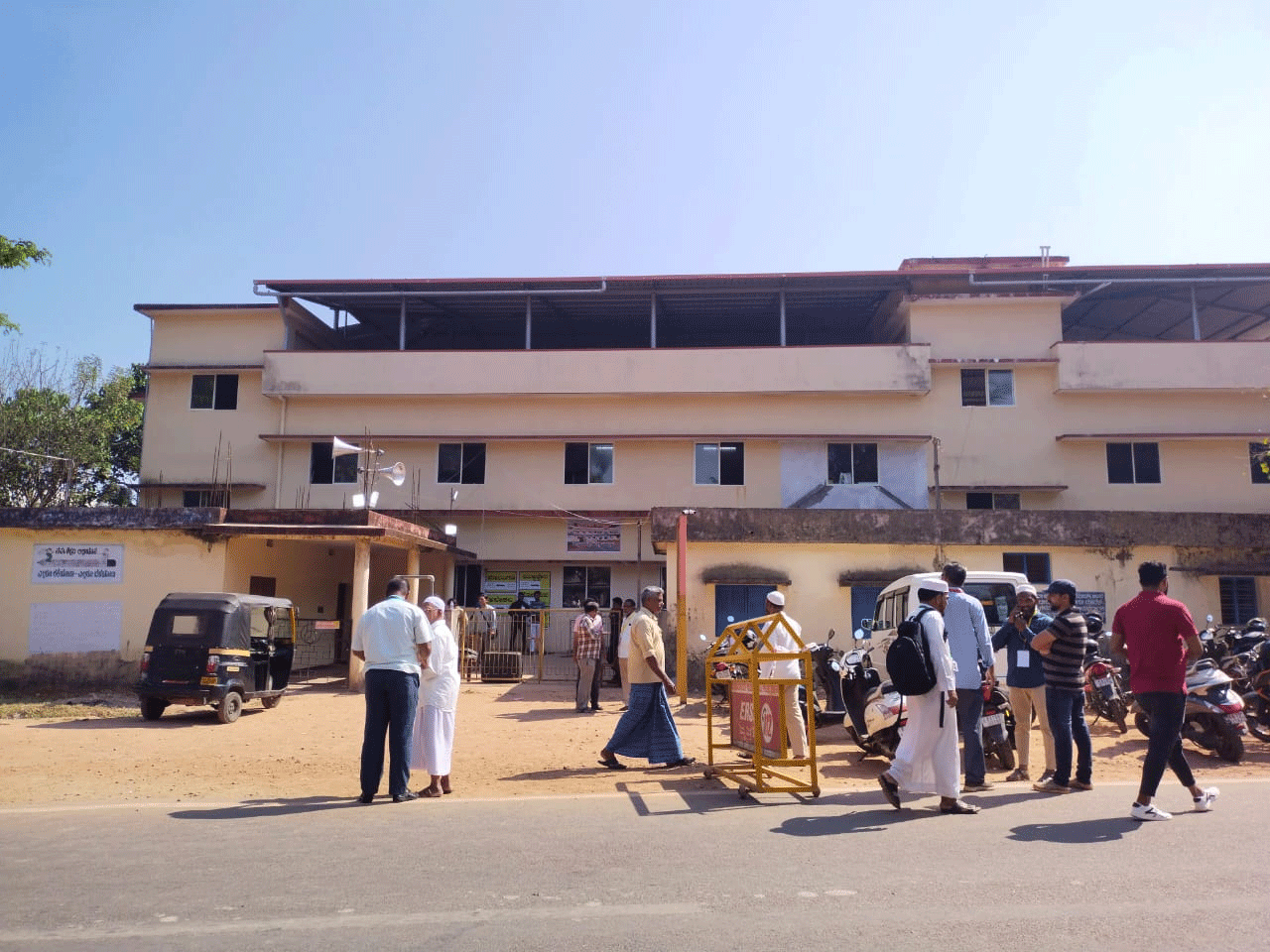 ಉಳ್ಳಾಲ ದರ್ಗಾ-ಜುಮಾ ಮಸ್ಜಿದ್ ಆಡಳಿತ ಸಮಿತಿಗೆ ಚುನಾವಣೆ: ಶೇ.86.6 ಮತದಾನ ಉಳ್ಳಾಲ ದರ್ಗಾ-ಜುಮಾ ಮಸ್ಜಿದ್ ಆಡಳಿತ ಸಮಿತಿಗೆ ಚುನಾವಣೆ: ಶೇ.86.6 ಮತದಾನ