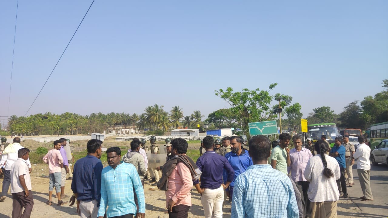 ಭದ್ರಾವತಿ | ವಿಐಎಸ್‌ಎಲ್ ಗುತ್ತಿಗೆ ಕಾರ್ಮಿಕರ ಪ್ರತಿಭಟನೆ: 20ಕ್ಕೂ ಹೆಚ್ಚು ಮುಖಂಡರು ಪೊಲೀಸರ ವಶಕ್ಕೆ