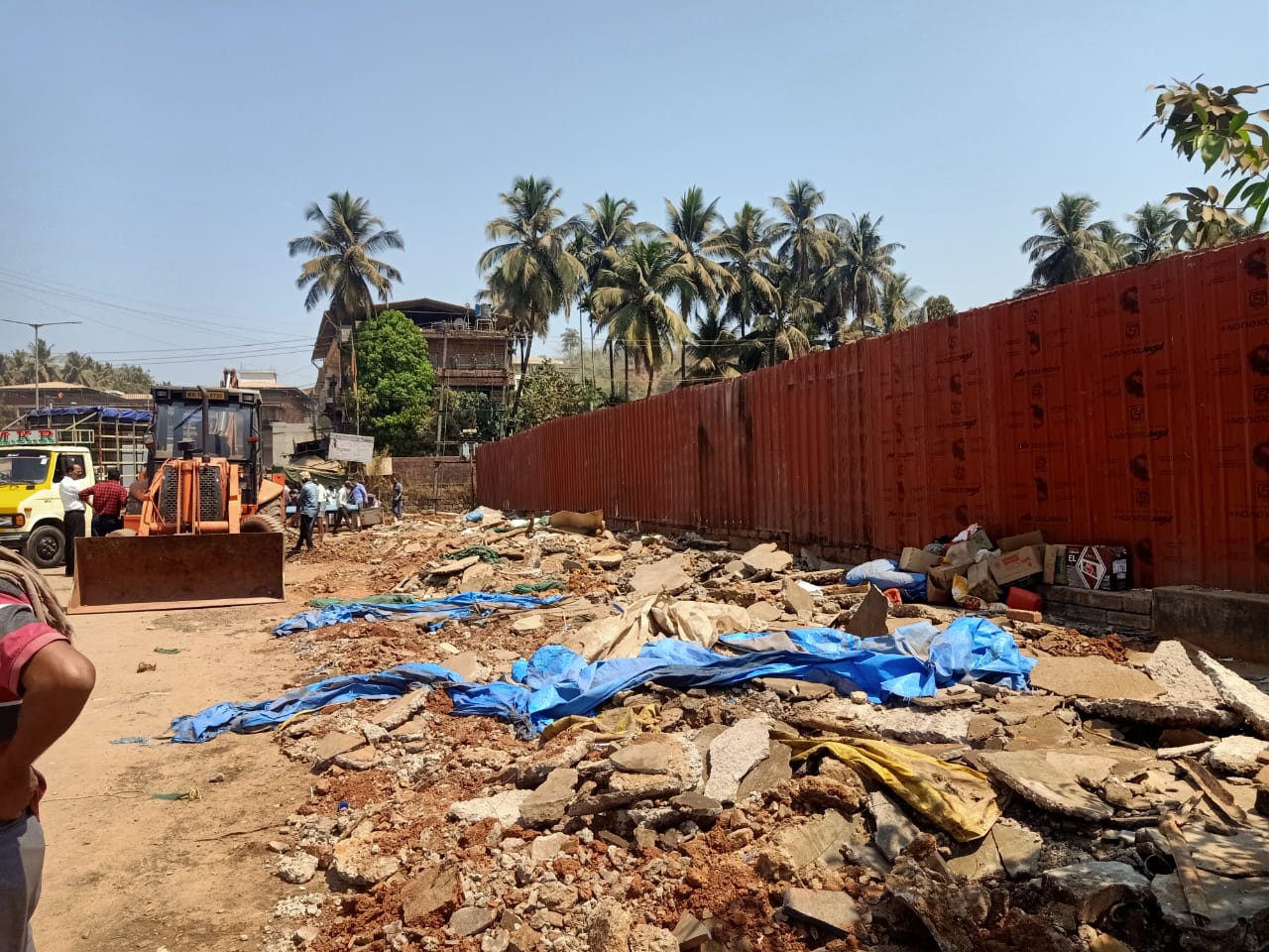 ಬಂಟ್ವಾಳ ಪುರಸಭಾ ವ್ಯಾಪ್ತಿಯಲ್ಲಿ ಅನಧಿಕೃತ ಅಂಗಡಿಗಳ ತೆರವು ಬಂಟ್ವಾಳ ಪುರಸಭಾ ವ್ಯಾಪ್ತಿಯಲ್ಲಿ ಅನಧಿಕೃತ ಅಂಗಡಿಗಳ ತೆರವು