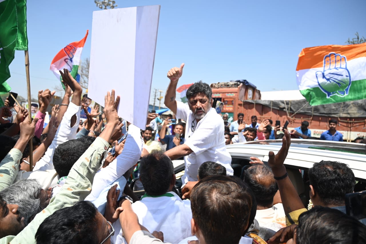 ಬೊಮ್ಮಾಯಿಯವರನ್ನು ಸಿಎಂ ಸ್ಥಾನದಿಂದ ಇಳಿಸಿ ಬಿಎಸ್ ವೈಗೆ ಅಧಿಕಾರ ನೀಡಲಿ: ಡಿ.ಕೆ.ಶಿವಕುಮಾರ್