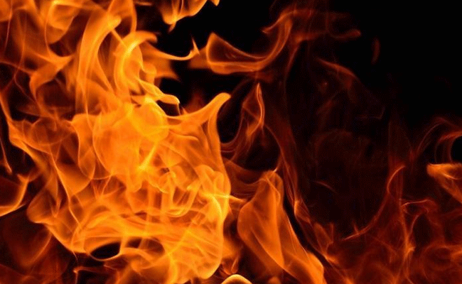 ಚಿತೆ ಸಿದ್ಧಪಡಿಸಿ ನಂತರ ಅದಕ್ಕೆ ಹಾರಿ ಆತ್ಮಹತ್ಯೆ ಮಾಡಿಕೊಂಡ ಕೇರಳದ ವ್ಯಕ್ತಿ