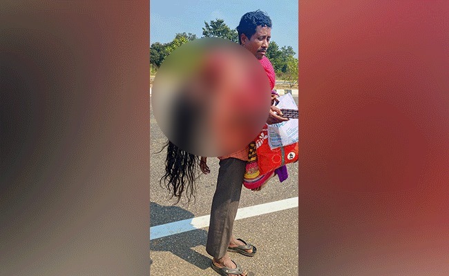 ಆಂಧ್ರಪ್ರದೇಶದಲ್ಲಿ ಮೃತಪಟ್ಟ ಪತ್ನಿಯನ್ನು ಹೊತ್ತುಕೊಂಡು ಕಿ.ಮೀ.ಗಟ್ಟಲೆ ನಡೆದ ಒಡಿಶಾ ವ್ಯಕ್ತಿ