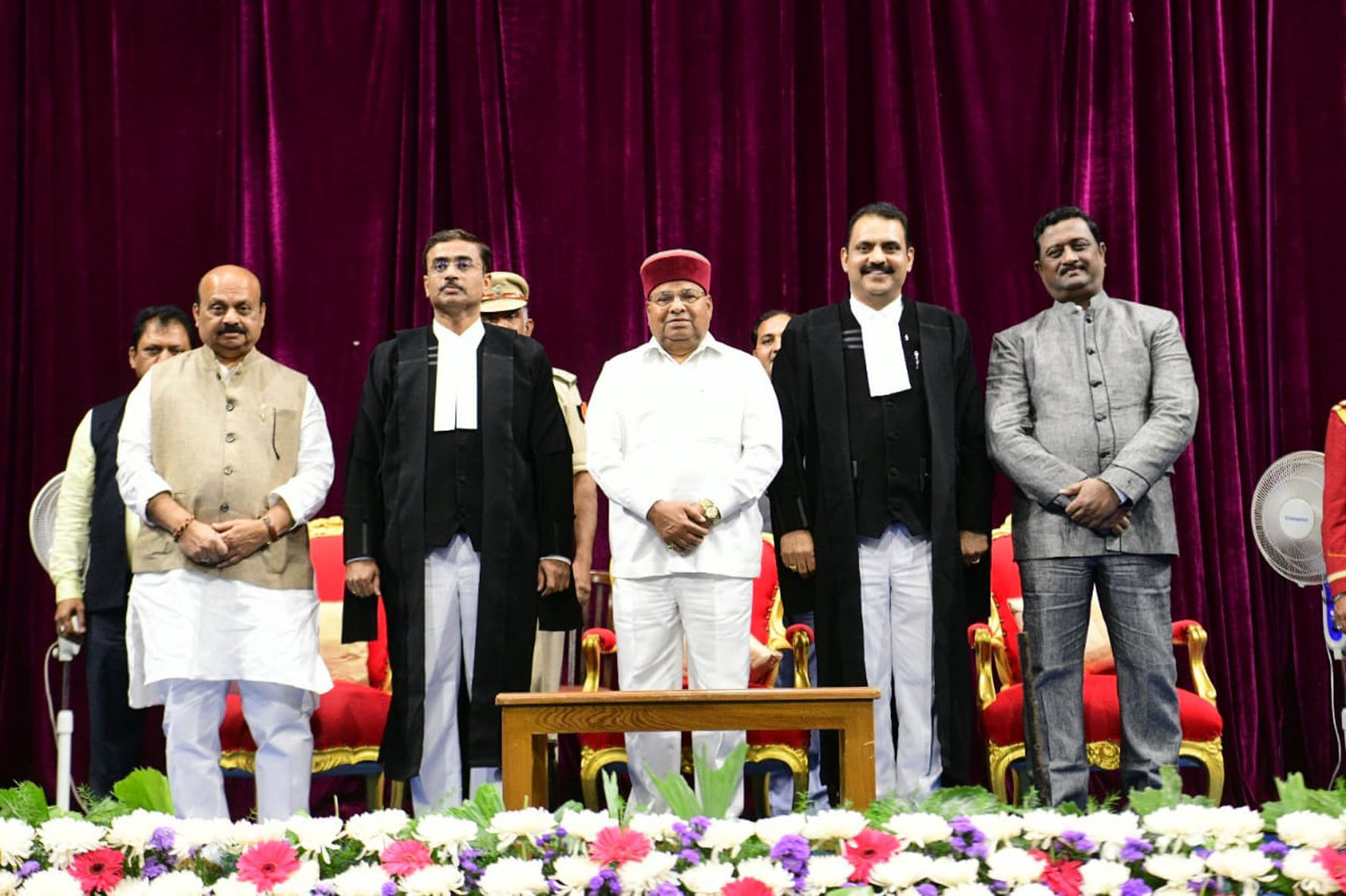 ಹೈಕೋರ್ಟ್ ಹೆಚ್ಚುವರಿ ನ್ಯಾಯಮೂರ್ತಿಗಳಾಗಿ ಇಬ್ಬರು ಪ್ರಮಾಣ ವಚನ ಸ್ವೀಕಾರ