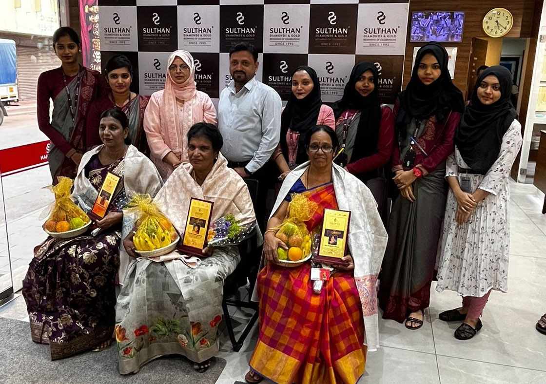 ಮಹಿಳಾ ದಿನಾಚರಣೆ: ಉಡುಪಿ ಸುಲ್ತಾನ್ ಡೈಮಂಡ್ಸ್ ಆ್ಯಂಡ್ ಗೋಲ್ಡ್ ನಲ್ಲಿ ಸಾಧಕರಿಗೆ ಸನ್ಮಾನ