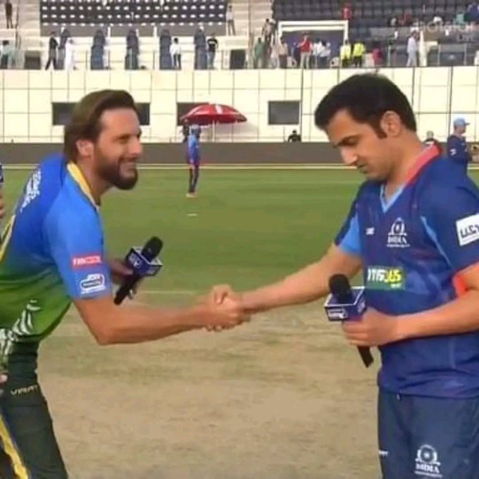 ಪಂದ್ಯಕ್ಕಿಂತ ಮೊದಲು ಗೌತಮ್ ಗಂಭೀರ್-ಶಾಹಿದ್ ಅಫ್ರಿದಿ ಕೈಕುಲುಕುವ ಚಿತ್ರ ವೈರಲ್ ಪಂದ್ಯಕ್ಕಿಂತ ಮೊದಲು ಗೌತಮ್ ಗಂಭೀರ್-ಶಾಹಿದ್ ಅಫ್ರಿದಿ ಕೈಕುಲುಕುವ ಚಿತ್ರ ವೈರಲ್