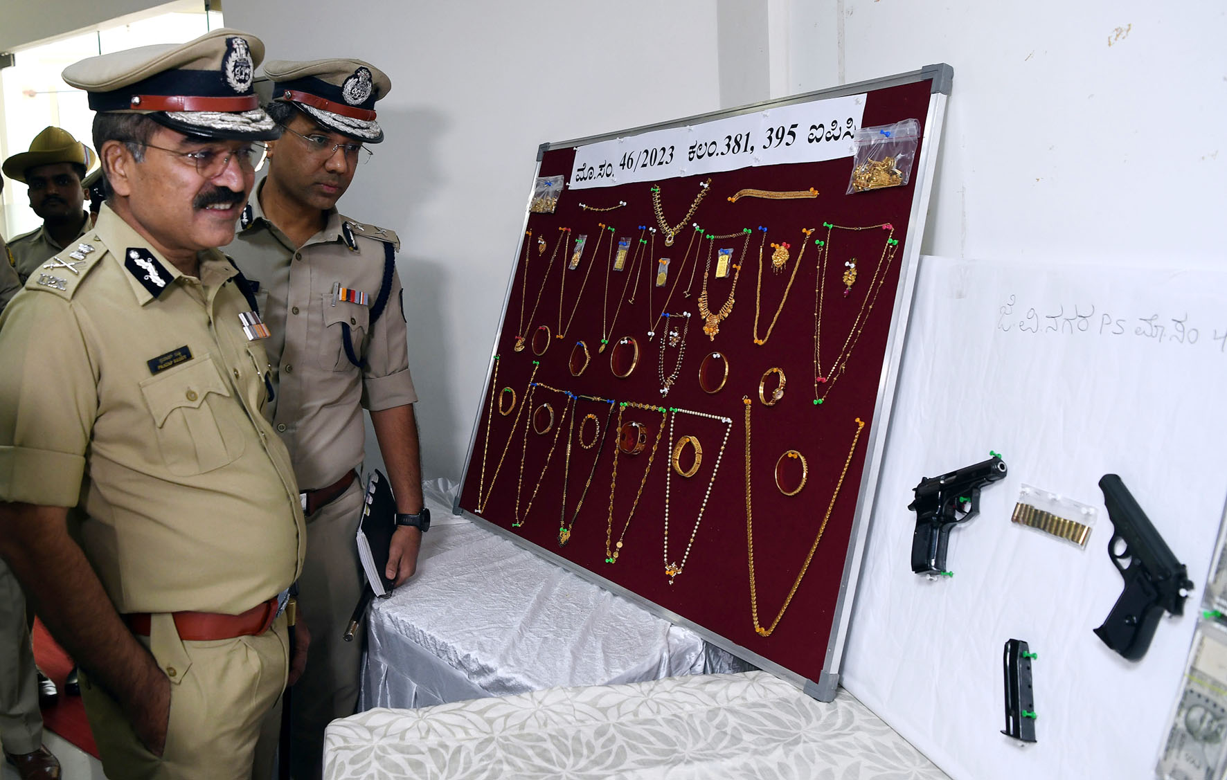 ದರೋಡೆ ಪ್ರಕರಣ: 23 ನೇಪಾಳಿಗಳ ಬಂಧನ, 2 ಕೋಟಿ ರೂ.ಮೌಲ್ಯದ ವಸ್ತುಗಳ ವಶ