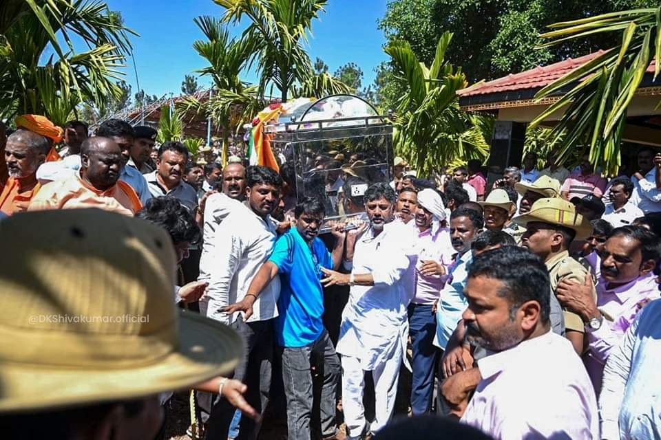 ಚಾಮರಾಜನಗರ: ಸರಕಾರಿ ಗೌರವಗಳೊಂದಿಗೆ ಧ್ರುವನಾರಾಯಣ ಅಂತ್ಯಕ್ರಿಯೆ