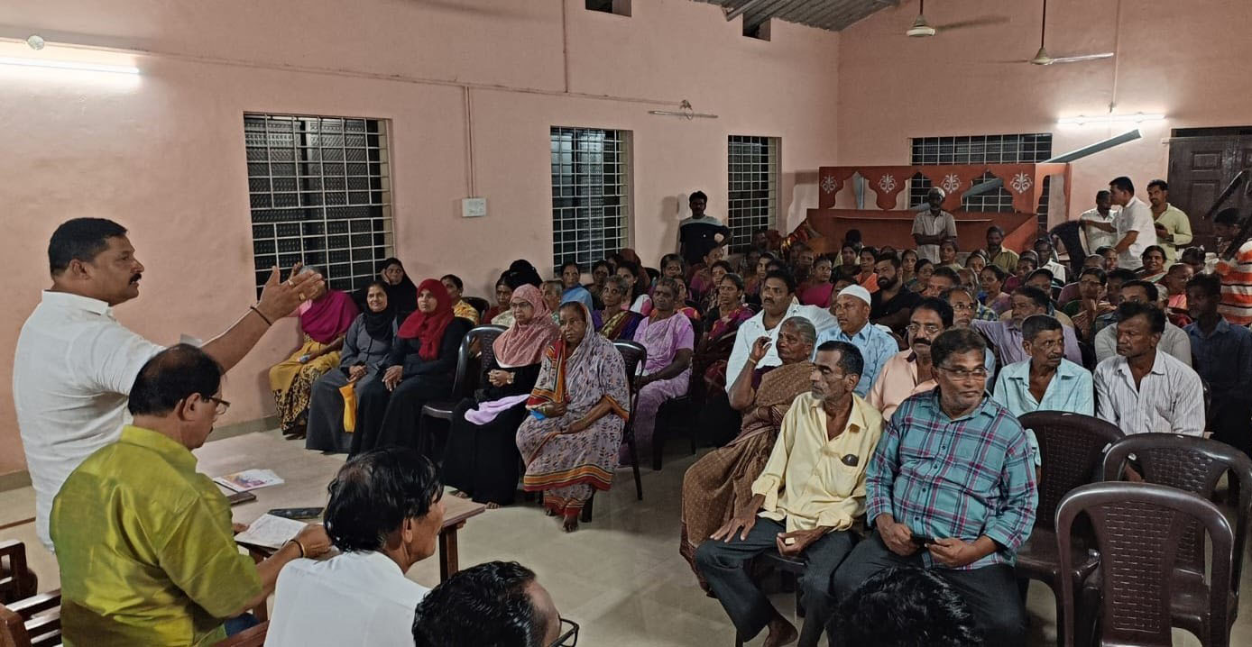 ಉಡುಪಿ: ಕಾಂಗ್ರೆಸ್ ಗ್ಯಾರಂಟಿ ಕಾರ್ಡ್ ವಿತರಣೆ