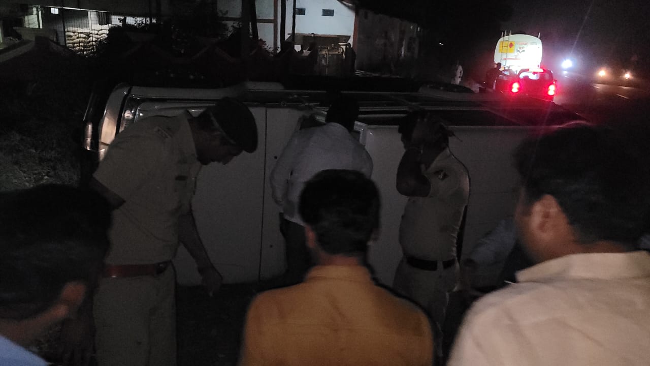 ಕಲಬುರಗಿ ಸಂಸದ ಉಮೇಶ್ ಜಾಧವ್ ಬೆಂಗಾವಲು ವಾಹನ‌ ಪಲ್ಟಿ: ಹಲವರಿಗೆ ಗಾಯ