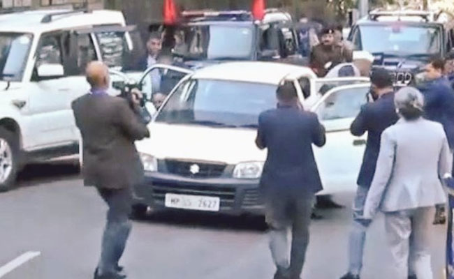 ಮೊದಲ ಬಜೆಟ್‌ ಅಧಿವೇಶನಕ್ಕೆ ತಮ್ಮ ಹಳೆಯ ಕಾರಿನಲ್ಲಿ ವಿಧಾನಸಭೆಗೆ ಆಗಮಿಸಿದ ಹಿಮಾಚಲ ಮುಖ್ಯಮಂತ್ರಿ