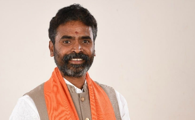 ಸಂಸದ ಮುನಿಸ್ವಾಮಿ ವಿರುದ್ಧ ದೂರು