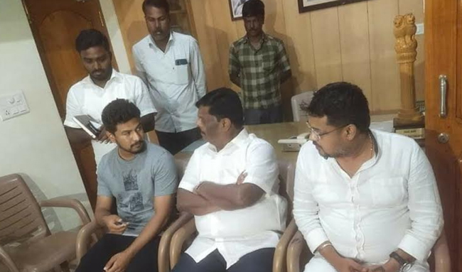 ನಂಜನಗೂಡು ಚುನಾವಣಾ ಕಣದಿಂದ ಹಿಂದೆ ಸರಿದ ಎಚ್​​ಸಿ ಮಹದೇವಪ್ಪ: ಧ್ರುವನಾರಾಯಣ ಪುತ್ರನಿಗೆ ಬೆಂಬಲ ಘೋಷಣೆ