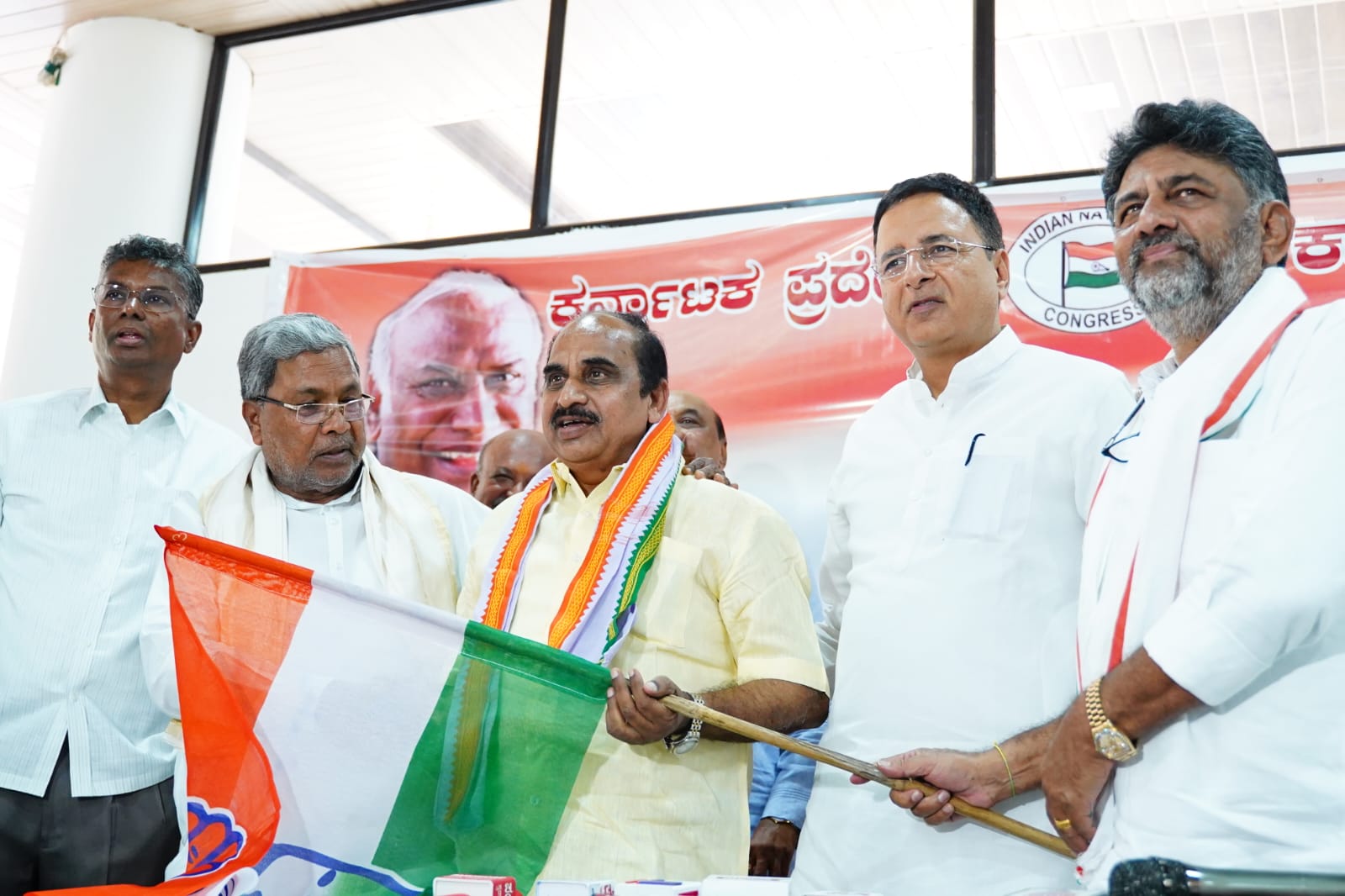 ಬಿಜೆಪಿಯಲ್ಲಿ ಉಸಿರುಗಟ್ಟುವ ವಾತಾವರಣ: ಕಾಂಗ್ರೆಸ್ ಸೇರಿದ ಬಿಎಸ್ ವೈ ಆಪ್ತ