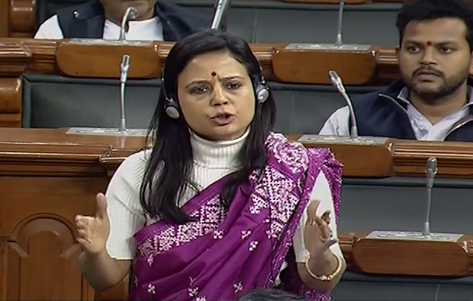 ರಾಹುಲ್ ವಿರುದ್ಧ ಶಿಸ್ತುಕ್ರಮಕ್ಕೆ ಆಗ್ರಹಿಸಿದ್ದ ಬಿಜೆಪಿ ಸಂಸದ ನಿಶಿಕಾಂತ್ ರ ‘ಎಂಬಿಎ ಪದವಿ’ ಪ್ರಶ್ನಿಸಿದ ಮೊಯಿತ್ರಾ