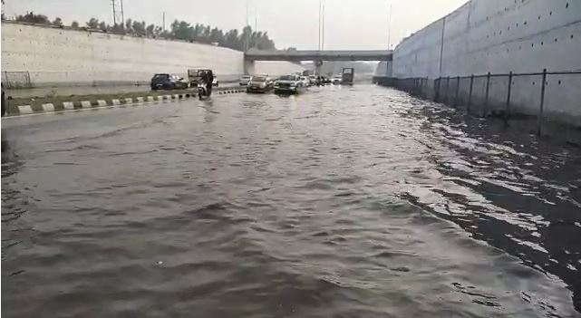 ಇತ್ತೀಚೆಗೆ ಪ್ರಧಾನಿ ಉದ್ಘಾಟಿಸಿದ ಬೆಂಗಳೂರು-ಮೈಸೂರು ಹೆದ್ದಾರಿ ಮಳೆಗೆ ಜಲಾವೃತ, ಪ್ರಯಾಣಿಕರಿಗೆ ಸಂಕಷ್ಟ