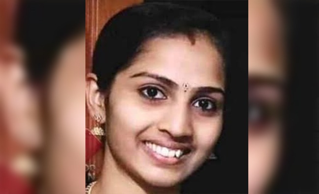 ಕಾಸರಗೋಡು: ಹಳಿ ದಾಟುತ್ತಿದ್ದಾಗ ರೈಲು ಬಡಿದು ಮಹಿಳೆ ಮೃತ್ಯು