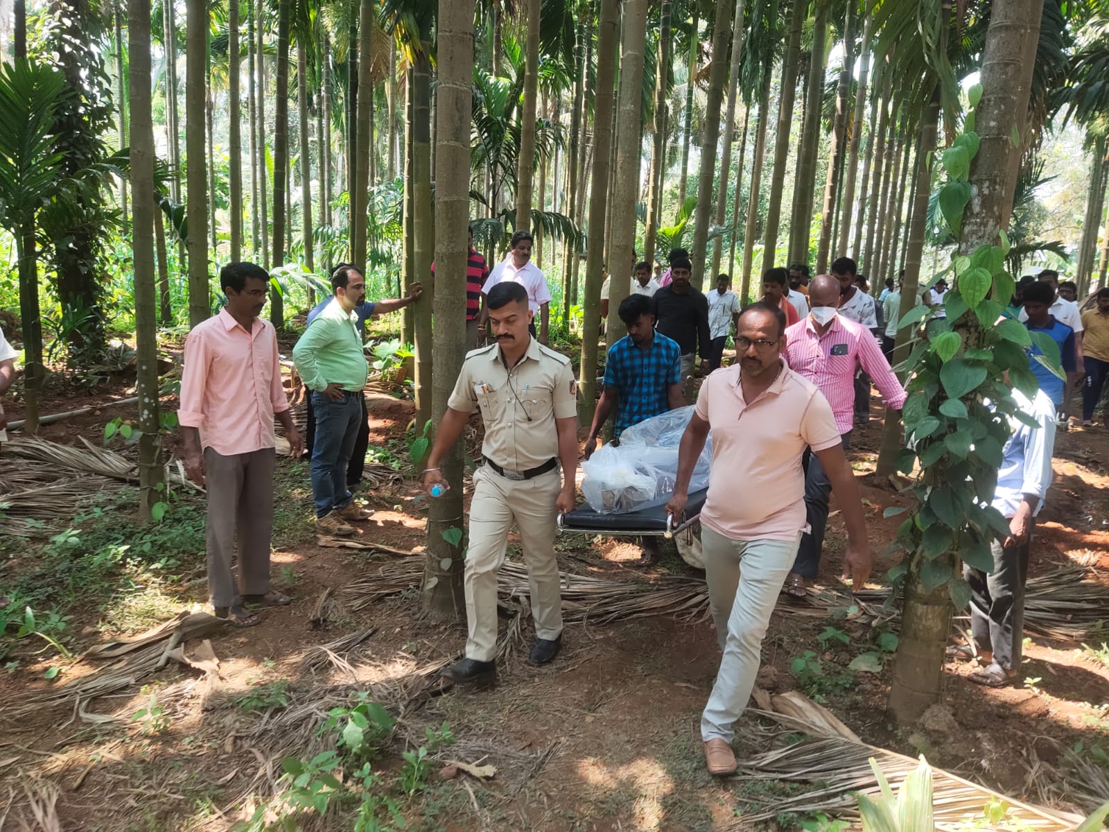 ಕುಂದಾಪುರ: ತೋಟದಲ್ಲಿ ಕೆಲಸ ಮಾಡುತ್ತಿದ್ದ ವೇಳೆ ವಿದ್ಯುತ್ ತಗುಲಿ ವ್ಯಕ್ತಿ ಸ್ಥಳದಲ್ಲೇ ಮೃತ್ಯು