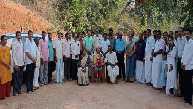 ಉಪ್ಪಿನಂಗಡಿ: ಮಂಗಳೂರು ವಿವಿ ಚಿನ್ನದ ಪದಕ ಪಡೆದ ಎಚ್. ಆಕಾಂಕ್ಷ ಗೆ ಸಿಎ ಬ್ಯಾಂಕ್ನಿಂದ ಸನ್ಮಾನ ಉಪ್ಪಿನಂಗಡಿ: ಮಂಗಳೂರು ವಿವಿ ಚಿನ್ನದ ಪದಕ ಪಡೆದ ಎಚ್. ಆಕಾಂಕ್ಷ ಗೆ ಸಿಎ ಬ್ಯಾಂಕ್ನಿಂದ ಸನ್ಮಾನ