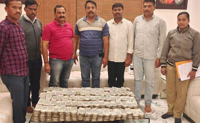 ಹುಬ್ಬಳ್ಳಿ: ಉದ್ಯಮಿ ನಿವಾಸದಲ್ಲಿ ಅಕ್ರಮವಾಗಿ ಸಂಗ್ರಹಿಸಿದ್ದ 3 ಕೋಟಿ ರೂ.ನಗದು ಪತ್ತೆ