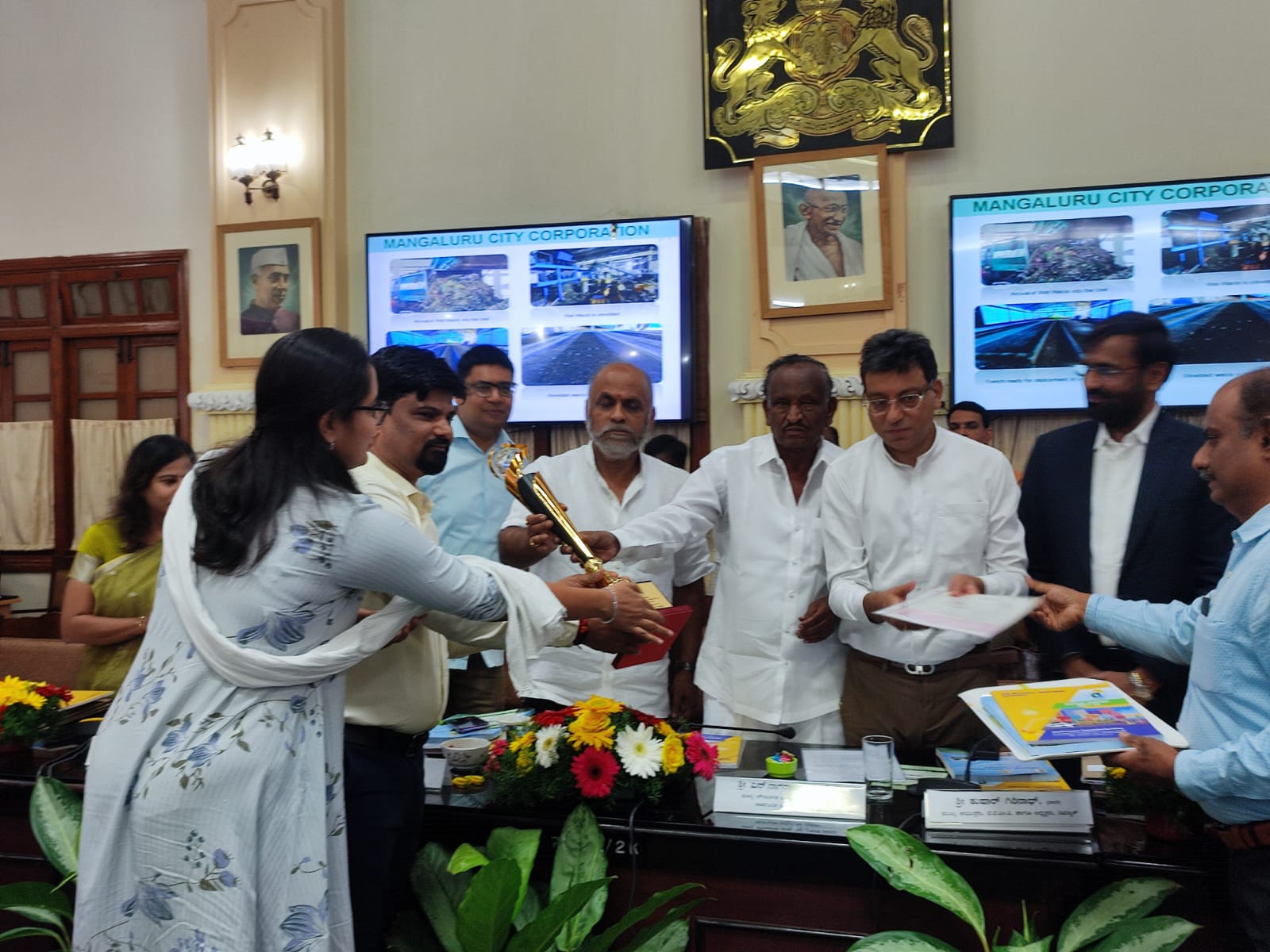 ಸ್ವಚ್ಚ ಆಡಳಿತ ವಿಧಾನ ಮೈಗೂಡಿಸಿಕೊಳ್ಳಿ: ಅಧಿಕಾರಿಗಳಿಗೆ ಸಚಿವ ಎಂಟಿಬಿ ಸೂಚನೆ