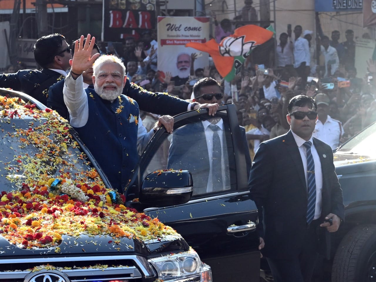 ಮಂಡ್ಯದಲ್ಲಿ ಮೋದಿ ಶೋಕಿಗಾಗಿ ನೆರಳು, ಗಾಳಿ ನೀಡುವ ಮರಗಳ ಮಾರಣಹೋಮ: ಕಾಂಗ್ರೆಸ್ ಆಕ್ರೋಶ